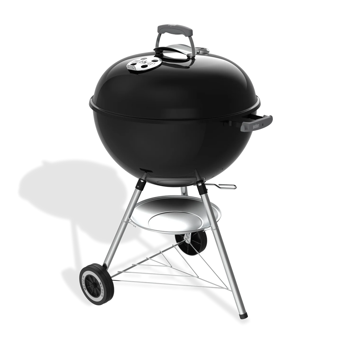 Charcoal Weber Original Kettle 57cm black barbecue grill with vented lid and sturdy legs for outdoor grilling.