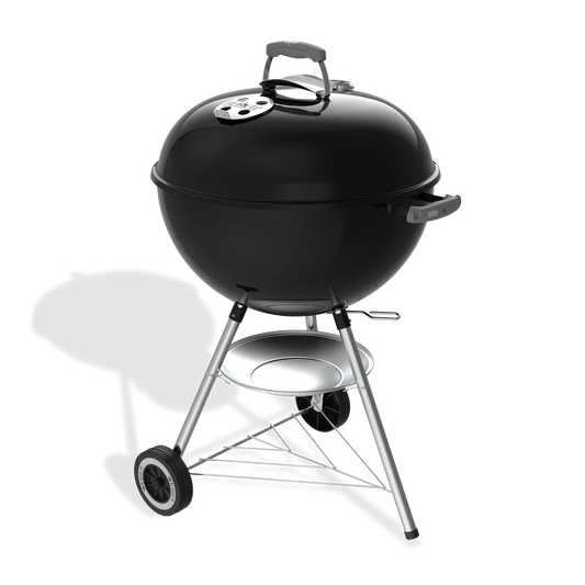Charcoal Weber Original Kettle 57cm black barbecue grill with vented lid and sturdy legs for outdoor grilling.
